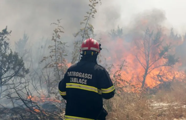 Veliki požari haraju Dalmacijom