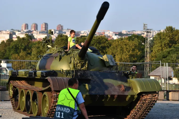 26.08.2019., Beograd, Srbija - Stari JNA tenk T-55 postavljen je danas ispred stadiona Rajko Mitic. Tenk T-55 iz vremena rata s pocetka devedesetih, nije u funkciji i iz njega je sve izvadjeno i zavareno. Photo: Srdjan Ilic/PIXSELL