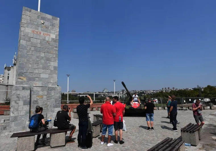 27.08.2019., Beograd, Srbija - Stari JNA tenk T-55 postavljen jucer ispred stadiona Rajko Mitic danas je obojan u crveno-bijele boje Crvene zvezde. Tenk T-55 iz vremena rata s pocetka devedesetih, nije u funkciji i iz njega je sve izvadjeno i zavareno. Photo: Srdjan Ilic/PIXSELL