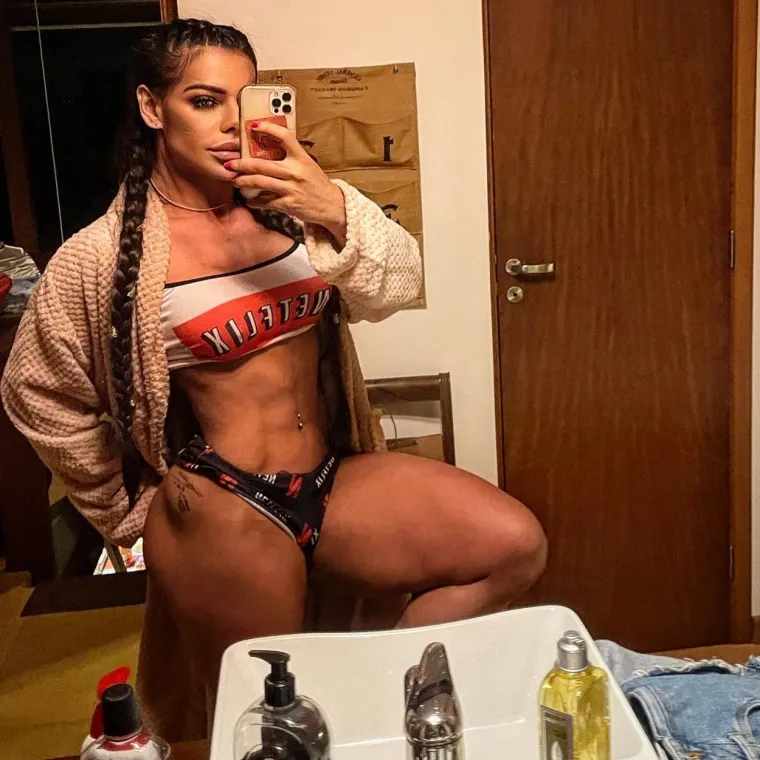 Ona je strah i trepet za muškarce: Odbacila je karijeru na OnlyFansu kako bi postala Ms. Olympia