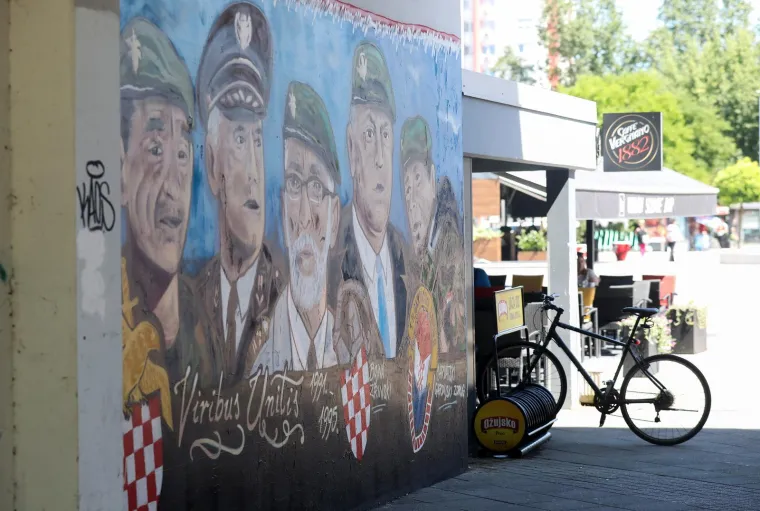 Na Trgu Stjepana Radića niknuo mural posvećen hrvatskim braniteljima, nisu svi stanovnici oduševljeni: 'Uklonite ga!'