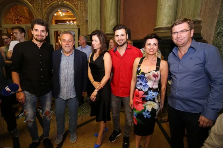 SPEKTAKULARNI KONCERT NA OTVORENOM: Pogledajte kako je izgledao nastup 2 Cellos pred tisućama Zagrepčana