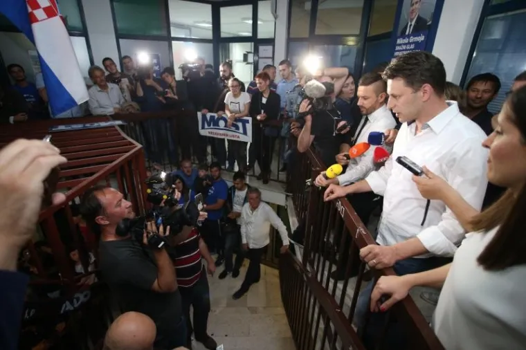 Bakljada u Metkoviću, Mostovci slavili izborne rezultate