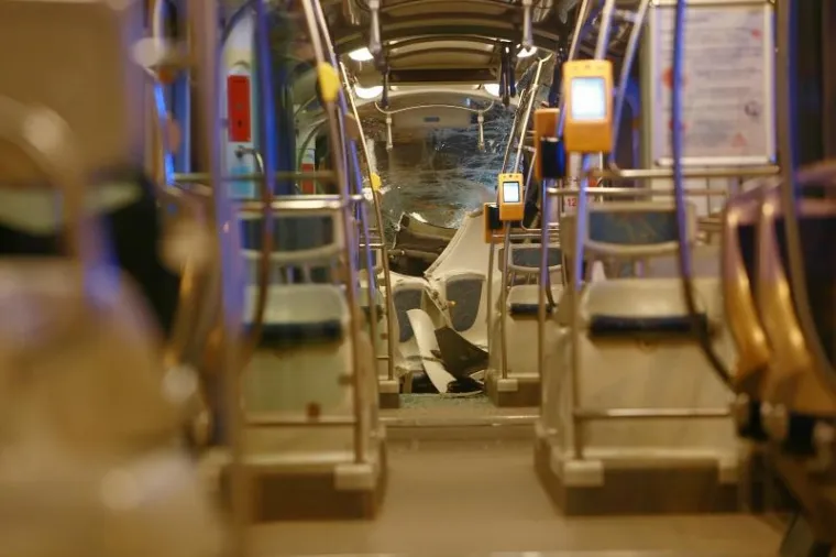 KRŠ I LOM NA RASKRIŽJU: U sudaru tramvaja troje ozlijeđenih