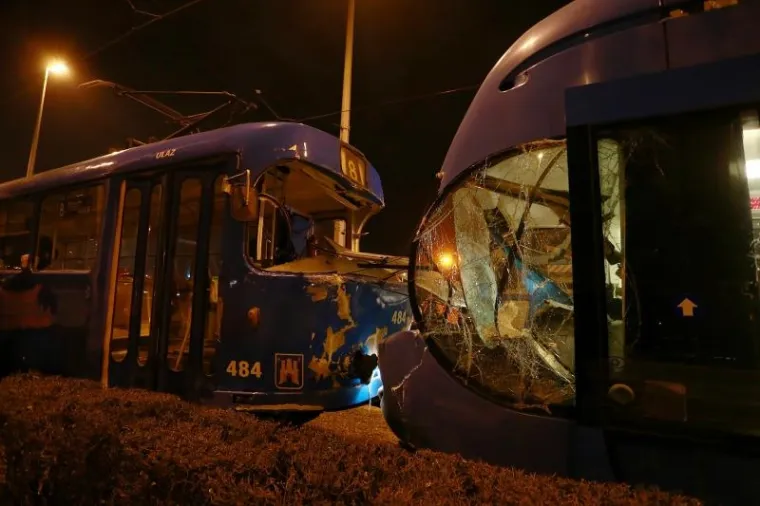 KRŠ I LOM NA RASKRIŽJU: U sudaru tramvaja troje ozlijeđenih