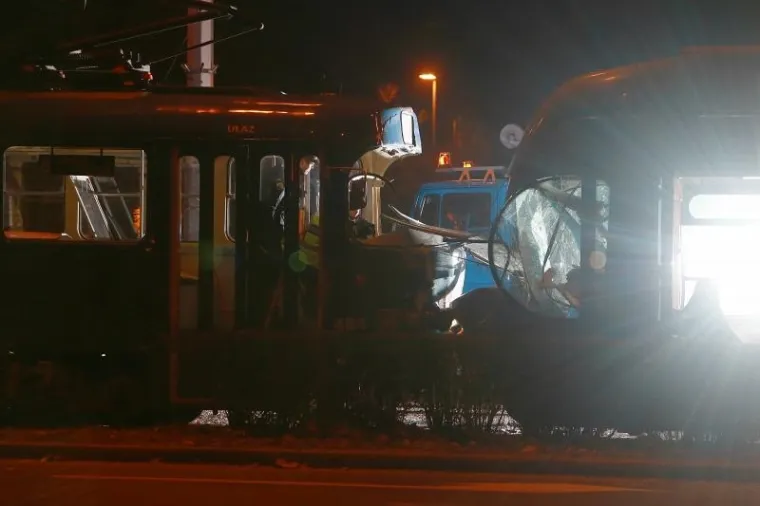 U sudaru dvaju tramvaja do kojeg je u utorak navečer došlo na križanju Držićeve ulice i Ulice Milke Trnine u Zagrebu ozlijeđene su tri osobe.
