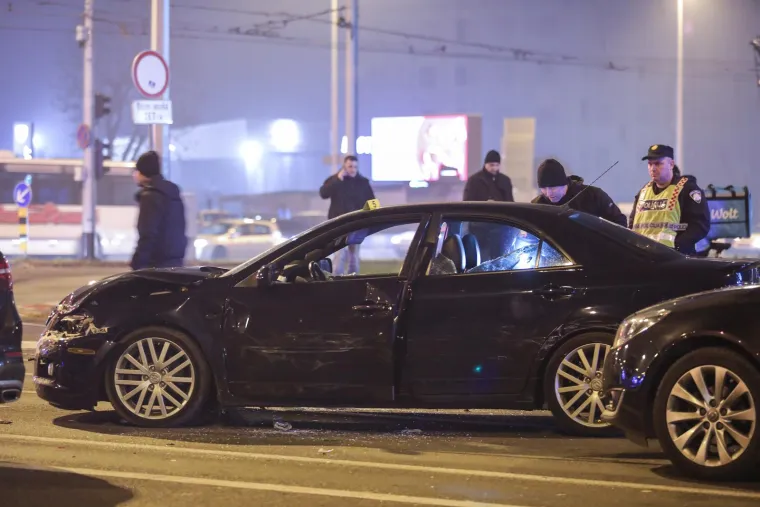 Policijska akcija u Maksimiru u kojoj su uhicena četiri muškarca na zbog sumnje da su provaljivali u stanove