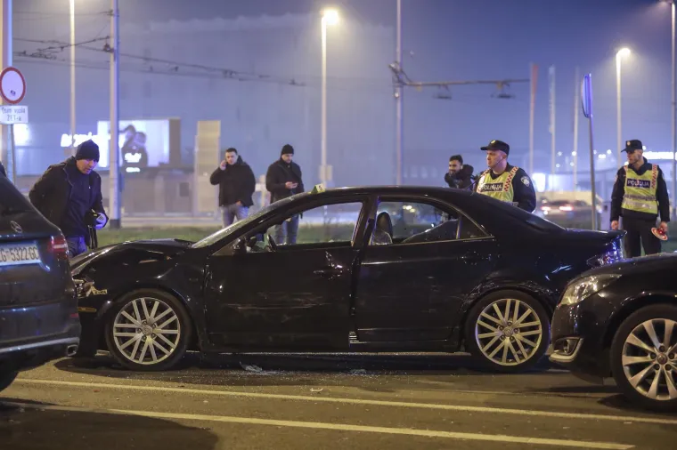Policijska akcija u Maksimiru u kojoj su uhicena četiri muškarca na zbog sumnje da su provaljivali u stanove