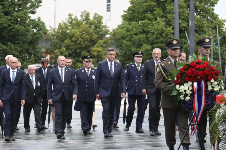 Polaganje vijenaca kod spomenika Hrvatske Pobjede Oluja 95.