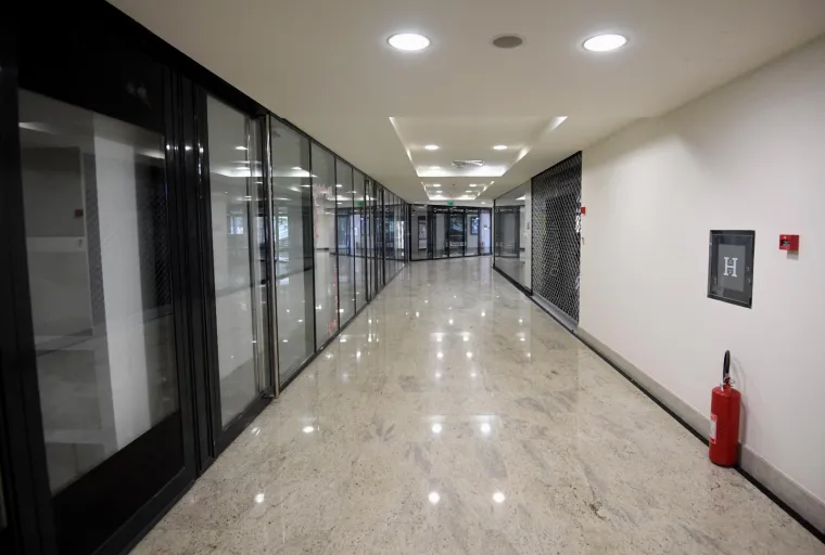 Počelo je preuređenje Centra Kaptol u koji će biti uloženo 15 milijuna eura. Vanjski dijelovi i fasada ostat će isti.
