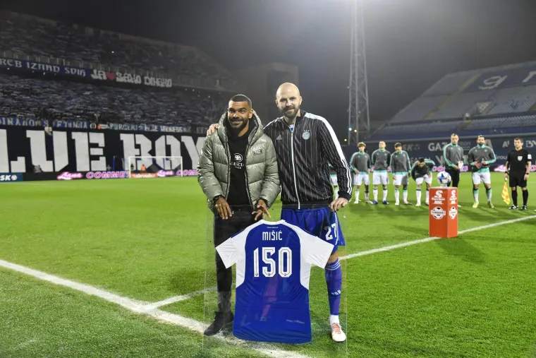Bakljada na samom početku prekinula derbi: Torcida umalo pogodila golmana Hajduka