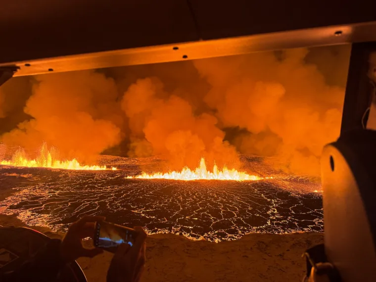 FOTO Kao iz filma katastrofe! Ovo su nevjerojatni prizori s Islanda: Lava guta sve pred sobom, građani evakuirani