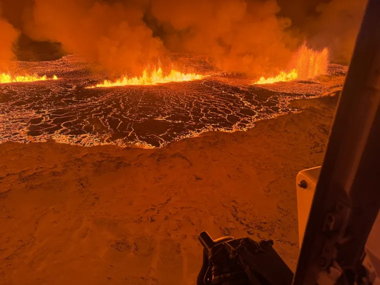 FOTO Kao iz filma katastrofe! Ovo su nevjerojatni prizori s Islanda: Lava guta sve pred sobom, građani evakuirani