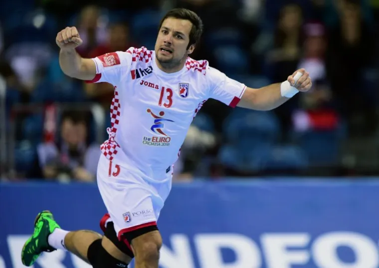 Hrvatski rukometaši su u prvoj utakmici drugog kruga igrali protiv Makedonije, a obje su reprezentacije imale veliku podršku s tribina.