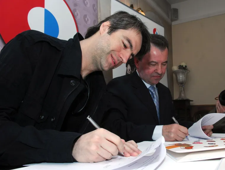  Pjevač Boris Novković na potpisivanju ugovora sa Croatia Recordsom 2008. godine