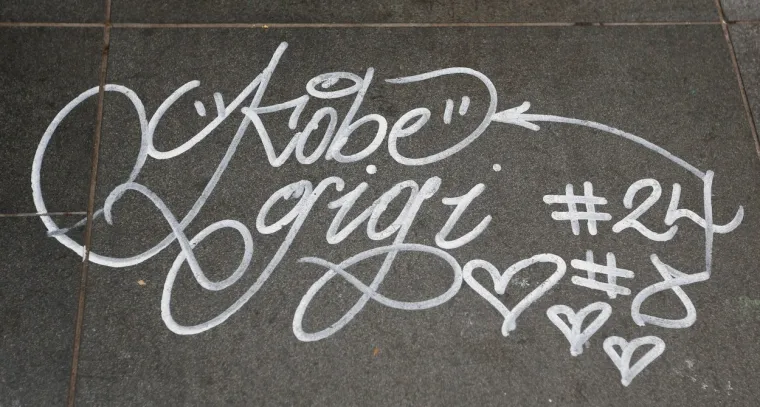 S Kobeom, Gigi i poginulima u mislima...