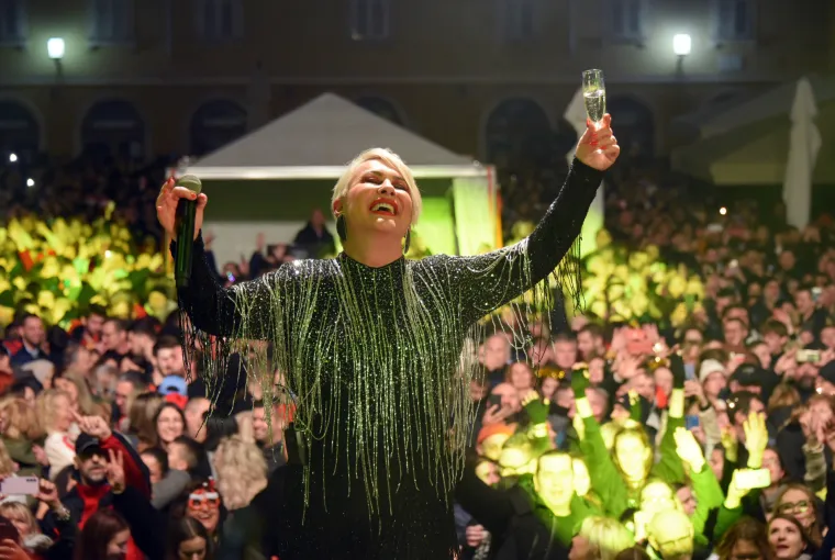 Prepuni trgovi diljem Hrvatske. Pogledajte kako se čekala Nova u Splitu, Osijeku, Šibeniku, Puli...