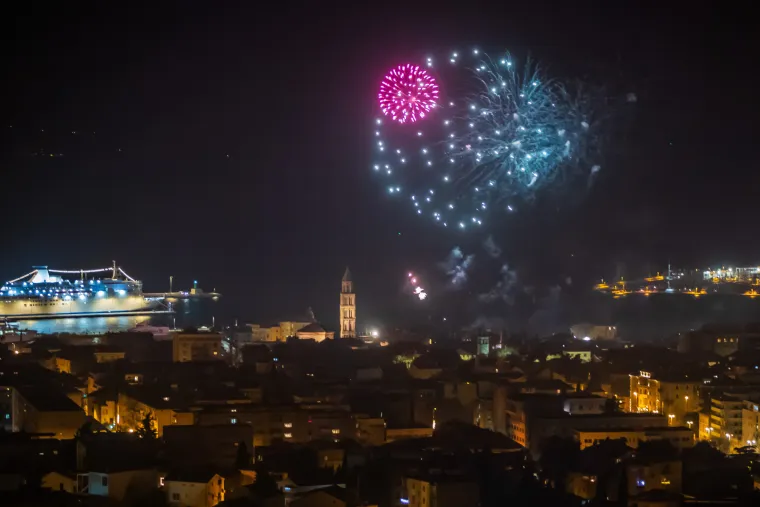 Prepuni trgovi diljem Hrvatske. Pogledajte kako se čekala Nova u Splitu, Osijeku, Šibeniku, Puli...