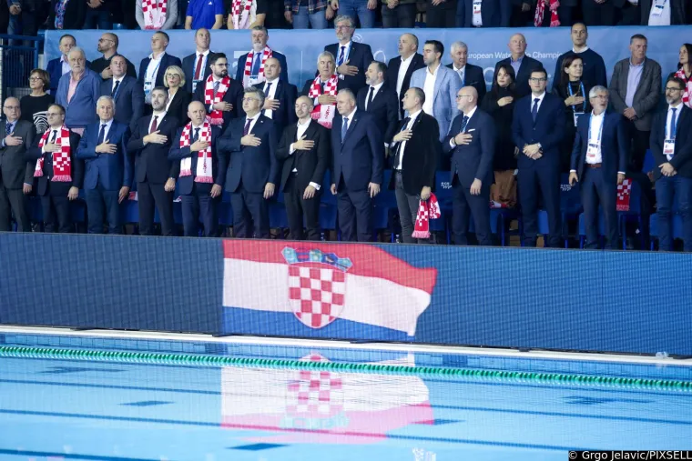 Hrvatske vaterpoliste gledao i Andrej Plenković, evo u čijem je društvu bio i kako je proživljavao dramu