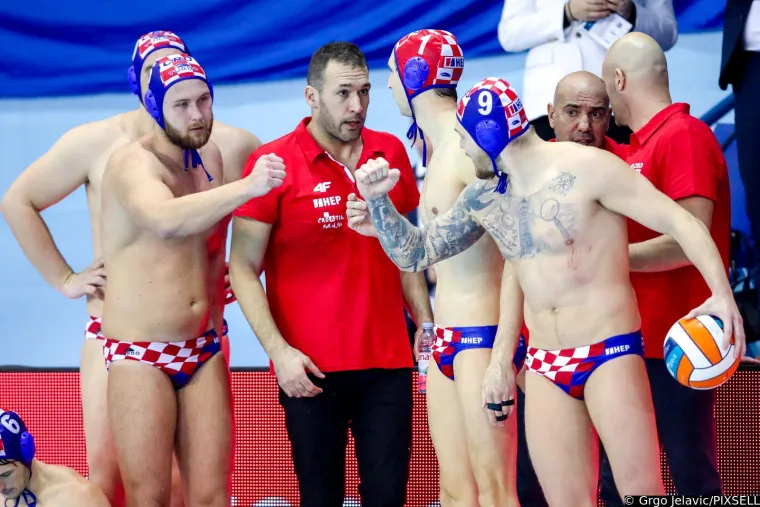 Hrvatske vaterpoliste gledao i Andrej Plenković, evo u čijem je društvu bio i kako je proživljavao dramu