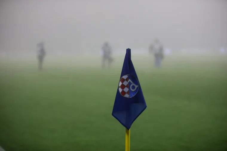 [FOTO] MAGLA SVUDA, MAGLA OKO NAS: U Maksimiru vladali jako teški uvjeti za igru