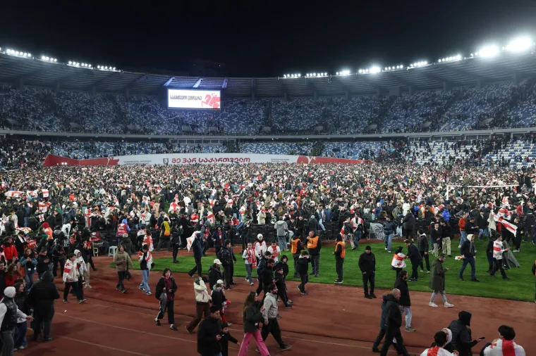 Tisuće Gruzijaca povijesni plasman na Euro proslavile na travnjaku