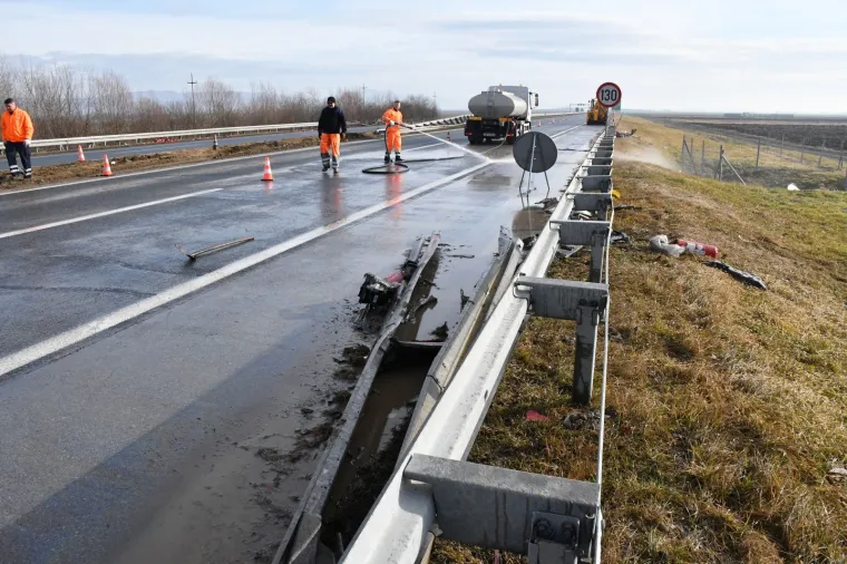 PROMETNA NESREĆA NA AUTOCESTI A3: Sudjelovala su dva kamiona, od kojih je jedan probio ogradu