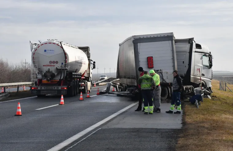 PROMETNA NESREĆA NA AUTOCESTI A3: Sudjelovala su dva kamiona, od kojih je jedan probio ogradu