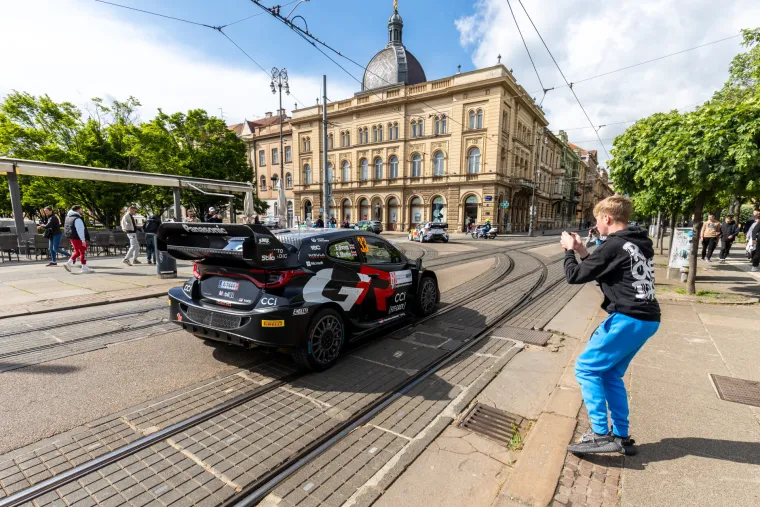 'Nabrijane zvijeri' na Trgu kralja Tomislava: Rally zvijezde projurile zagrebačkim cestama