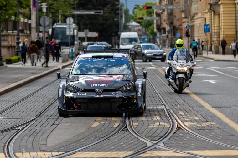 'Nabrijane zvijeri' na Trgu kralja Tomislava: Rally zvijezde projurile zagrebačkim cestama