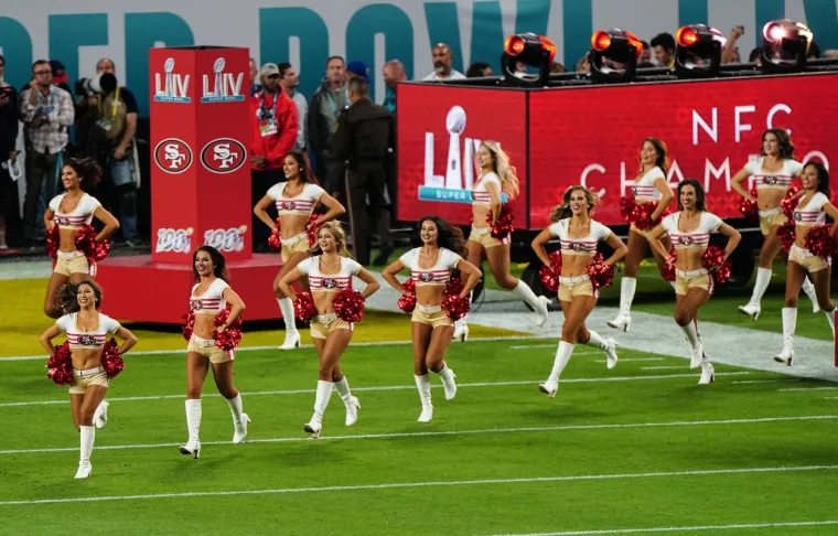 Posebnu pozornost na ovom spektakularnom događaju plijenile su popularne cheerleadersice, koje su svojim izgledom i plesom oduševile prisutne.