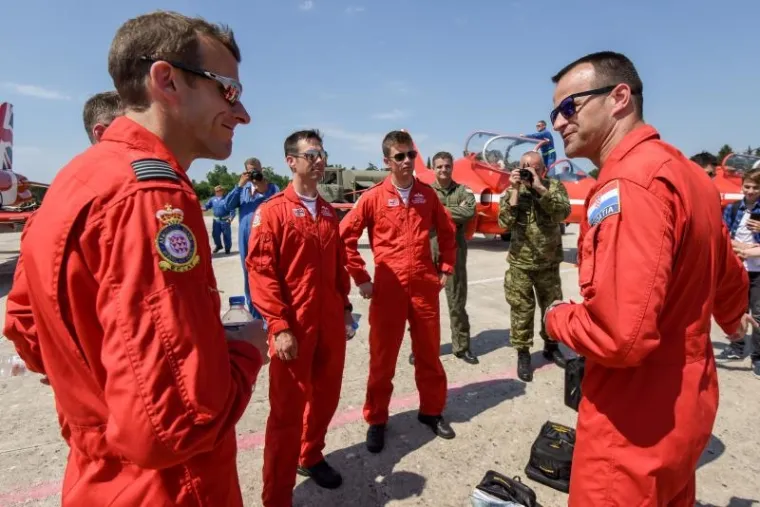 BRITANSKI I HRVATSKI PILOTI IZVODILI AKROBACIJE U ZRAKU: Evo kako je izgledao spektakl nad zadarskim nebom