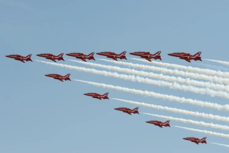 BRITANSKI I HRVATSKI PILOTI IZVODILI AKROBACIJE U ZRAKU: Evo kako je izgledao spektakl nad zadarskim nebom