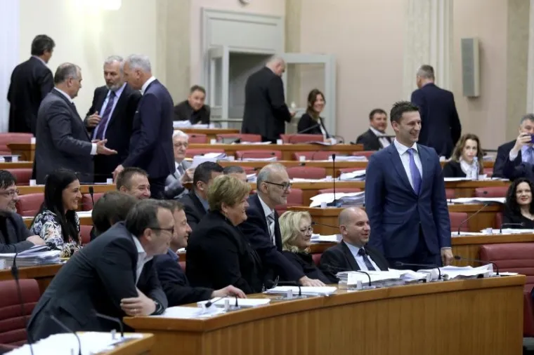 Zajednička slika zastupnika Mosta u Hrvatskom saboru.