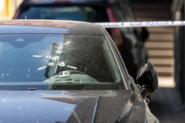 Ovo je propucani auto sportskog direktora Osijeka: U staklu su rupe od sedam metaka