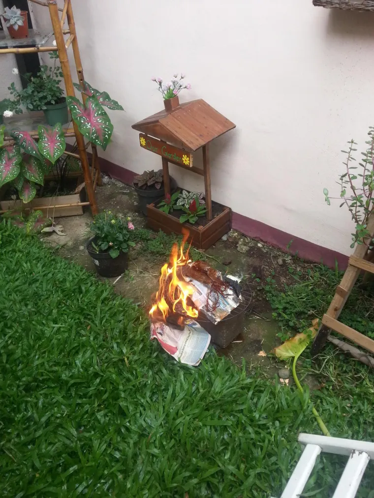 Na kraju su sve spalili, a pokušaj bacanja uroka prepisali prethodnoj stanarki koja je bila sklona takvim stvarima.