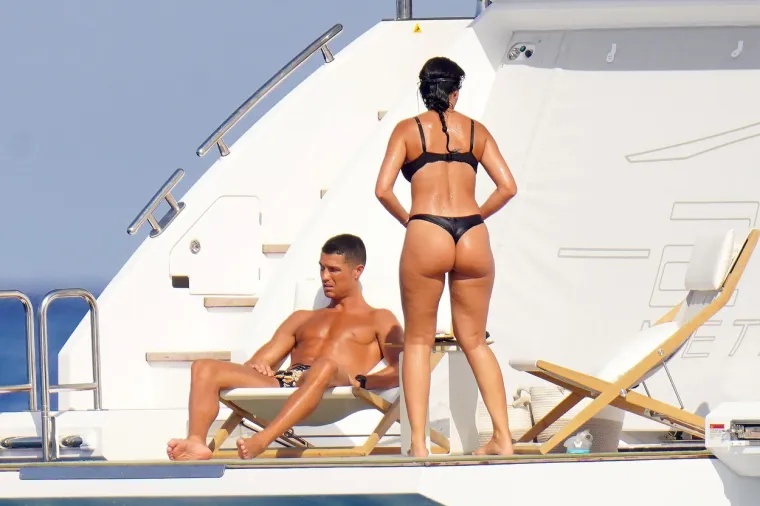 Ronaldova Georgina razgolitila se na suncu i pokazala i malo više nego što se smije