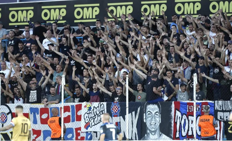 Torcida počela pjevati 'Evo zore, evo dana', krenula je tuča navijača i policije