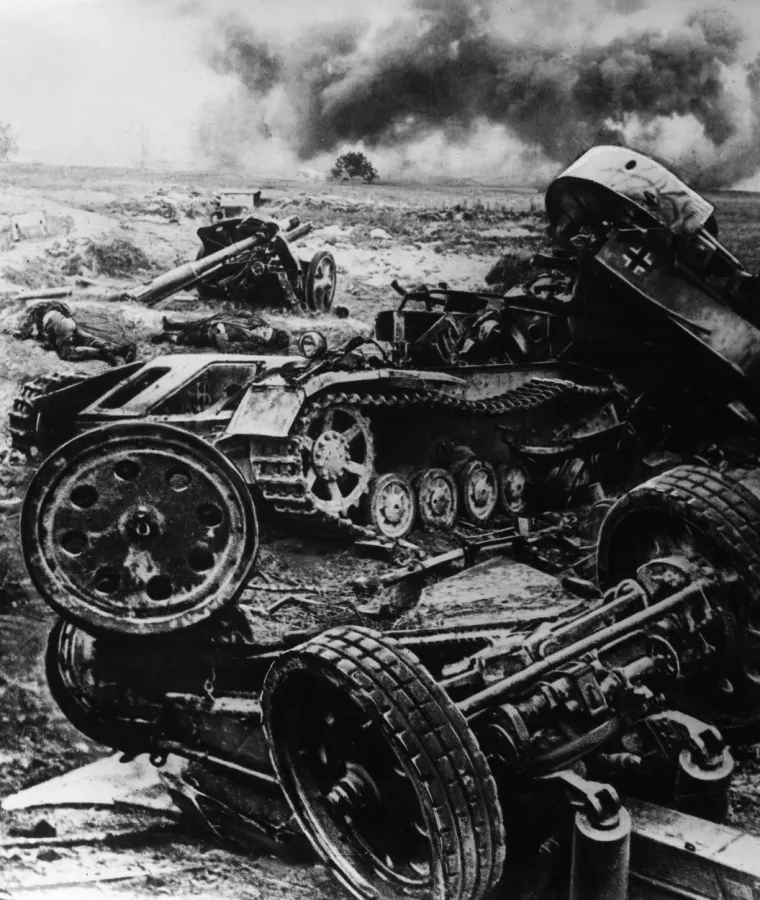 Do kraja 1943. godine, Sovjeti su oslobodili veliki dio Ukrajine, uključujući i Kijev početkom studenoga. Pobjedom Crvene armije u ovoj bitci, inicijativa na Istočnom frontu prešla je trajno na sovjetsku stranu. Od tada pa sve do kraja rata njemačke jedinice nalazile su se u konstantnoj defenzivi.