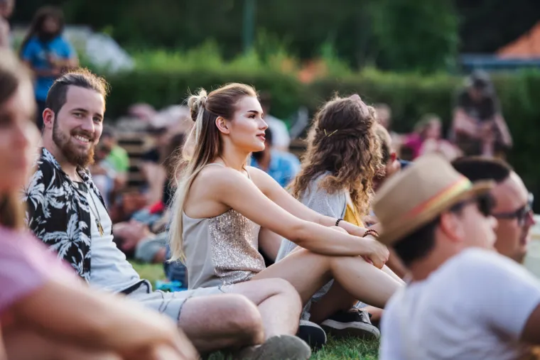 20. Kazalište na otvorenom: Uživajte u predstavama pod zvjezdanim nebom.