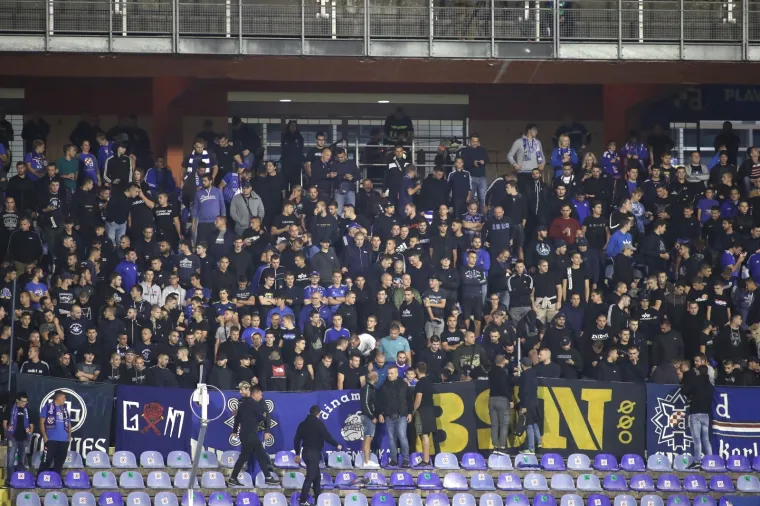 Dinamovi navijači poletjeli pomoći svojoj momčadi, stvorile se gužve na Maksimiru, pogledajte kakva je atmosfera