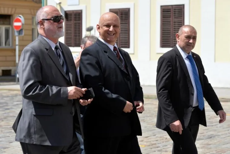 VELIKA SMJENA STRAŽE ISPRED BANSKIH DVORA: Premijer Plenković na ceremoniju doveo sina Marija