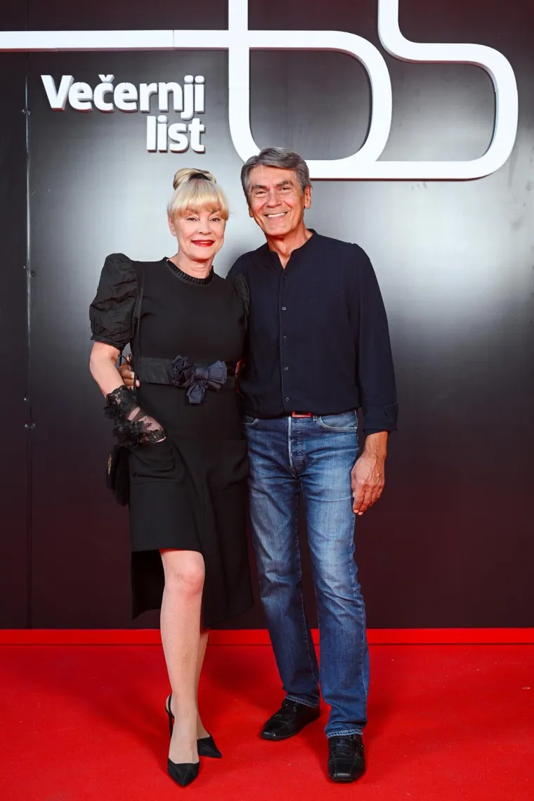 
Jedan od najdugovječnijih parova na hrvatskoj glumačkoj sceni, Anja Šovagović i Dragan Despot, upoznali su se 1978. godine na Dubrovačkim ljetnim igrama. Tada mlada Anja imala je samo 15 godina, a Dragan je bio sedam godina stariji. 