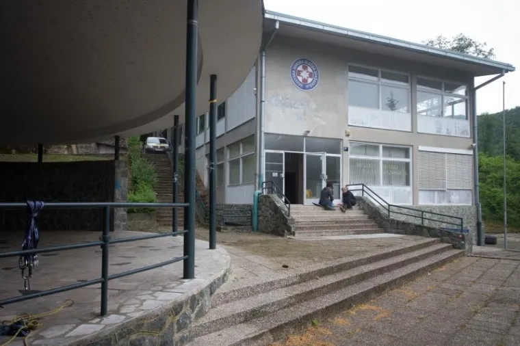 Zgrada stare Žičare Sljeme predviđena je za rušenje. 17. veljače je gradonačelnik Zagreba Milan Bandić otvorio radove na uklanjanju stare sljemenske žičare. Investicija, koja obuhvaća uklanjanje stare žičare i čišćenje koridora za novu žičaru, iznosi oko 4,5 milijuna kuna. Završetak radova planiran je 15. lipnja 2017.