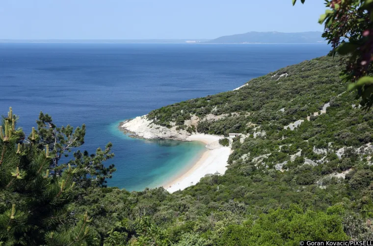 Hrvatsko selo navrh litice: Ima točno dva stanovnika i plažu dostojnu Maldiva