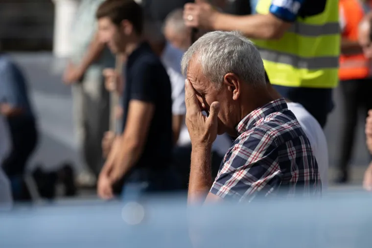 Prosvjednici stali nasuprot moliteljima: 'Rađat ću kad i ako želim'