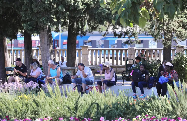 Split krcat turistima: Zgodne strankinje plijene pažnju na svakom koraku