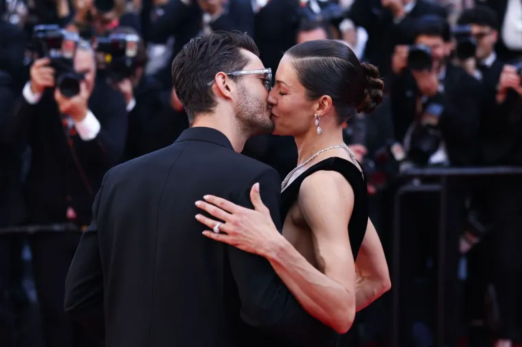 Pierre Niney i Natasha Andrews