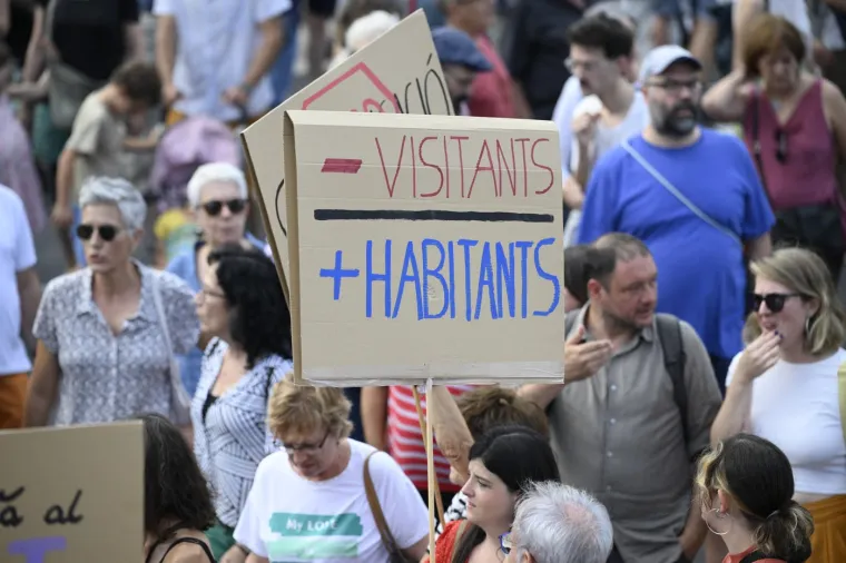 Čeka li ovo i Hrvatsku? Ustali su protiv masovnog turizma i gostima poručili: 'ajte ća!'