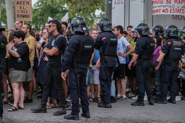 Čeka li ovo i Hrvatsku? Ustali su protiv masovnog turizma i gostima poručili: 'ajte ća!'
